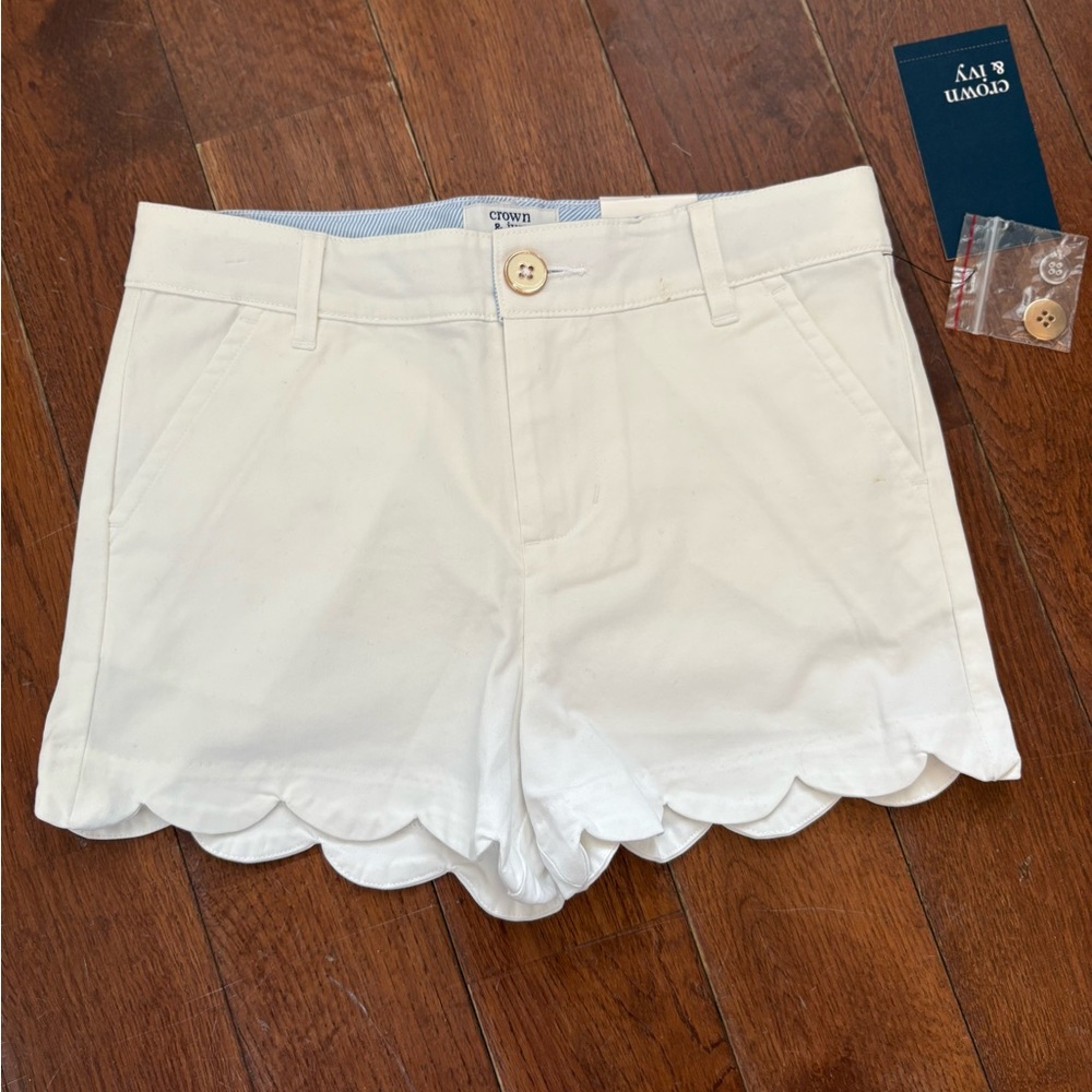 Crown & Ivy White Scalloped Hem Shorts